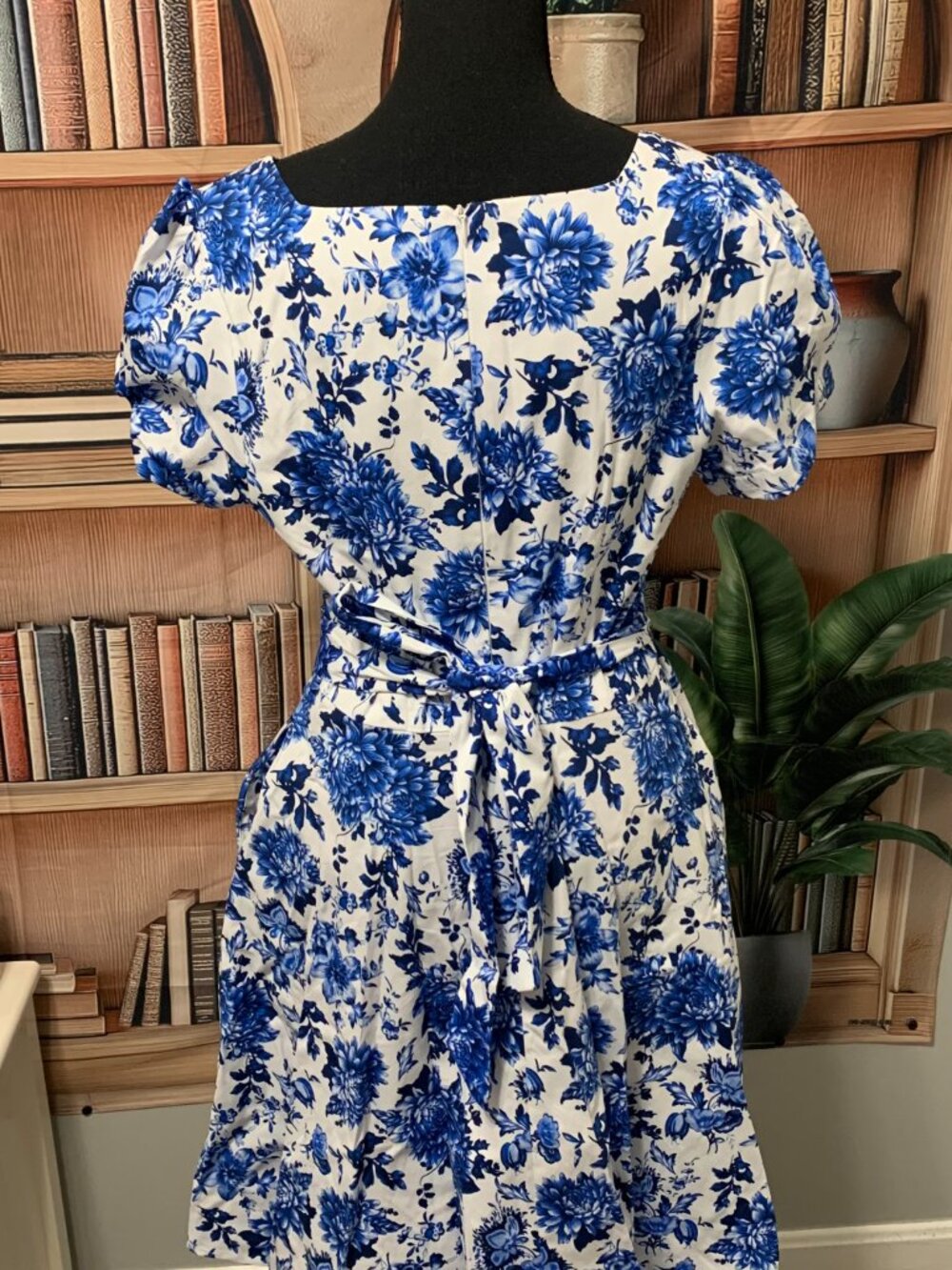 Obbue White Dress with Blue Floral Pattern size L - Picture 3 of 8